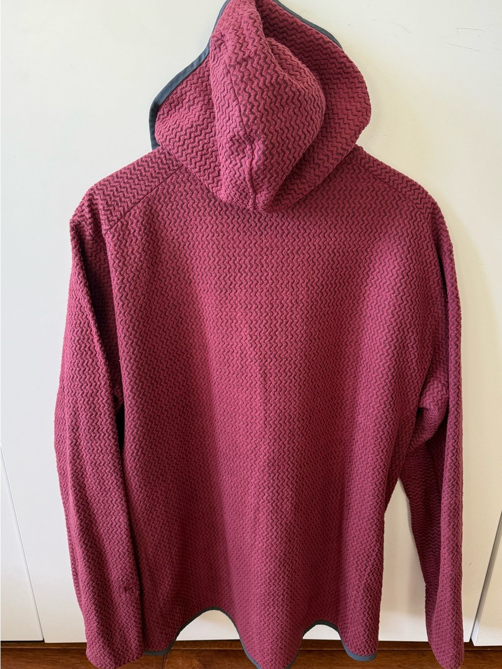Patagonia Burgundy Fleece Jacket with Navy Accents - Picture 4 of 7